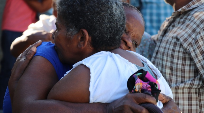 abrazo-mujeres-seibo-retiro-semana-santa-noticia_imagen