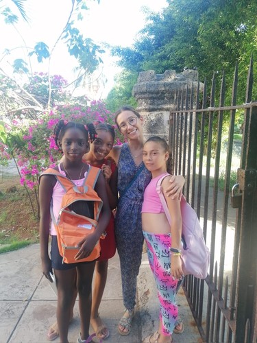 belen-con-ninas-de-cuba-normal