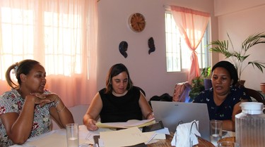 belen-sanchez-con-raysa-y-noelia-becas-seibo-2025-normal