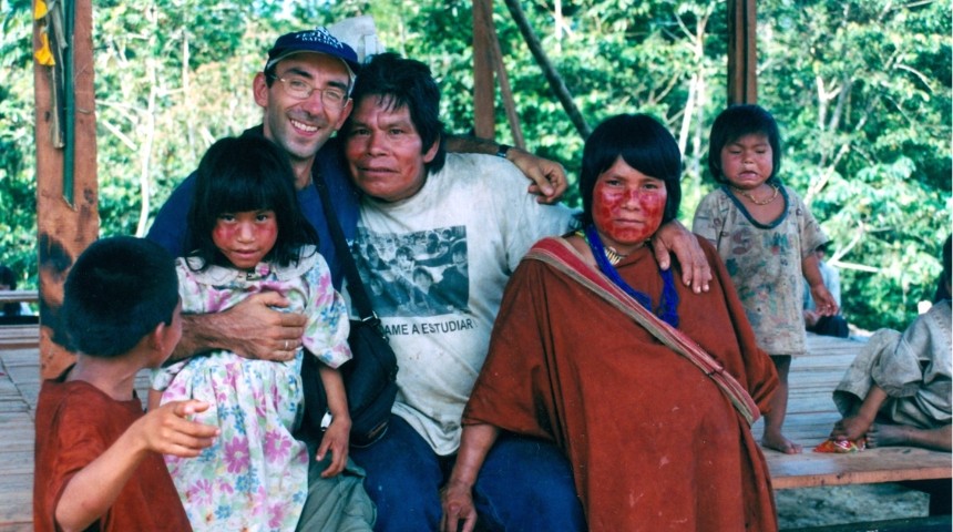 david-martinez-con-familia-indigena-noticia_imagen