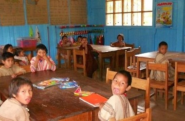 Escuela Niños Estudiando Koribeni Machiguengas