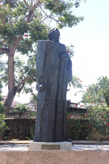 fray-bartolome-de-las-casas-estatua-normal