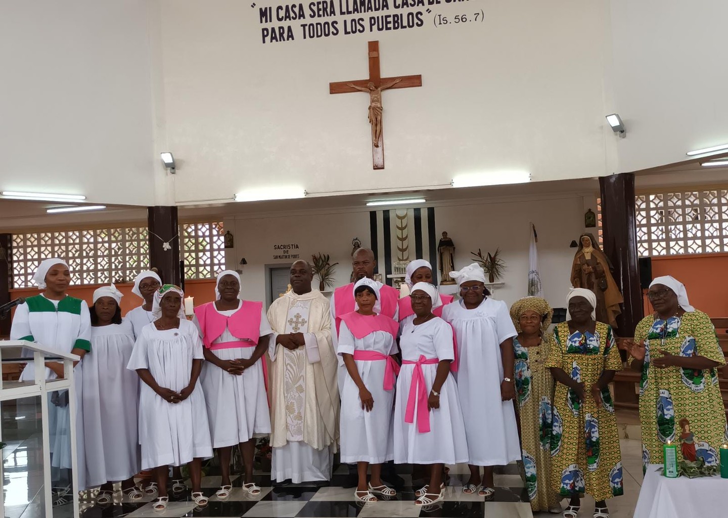 los laudes y Eucaristía de la mañana en malabo