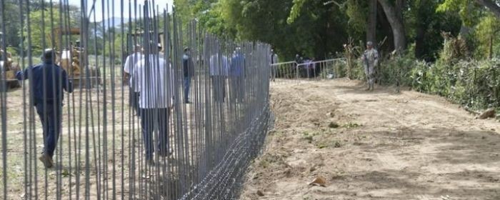 Luis Abinader en la construcción del muro entre República Dominicana y Haití