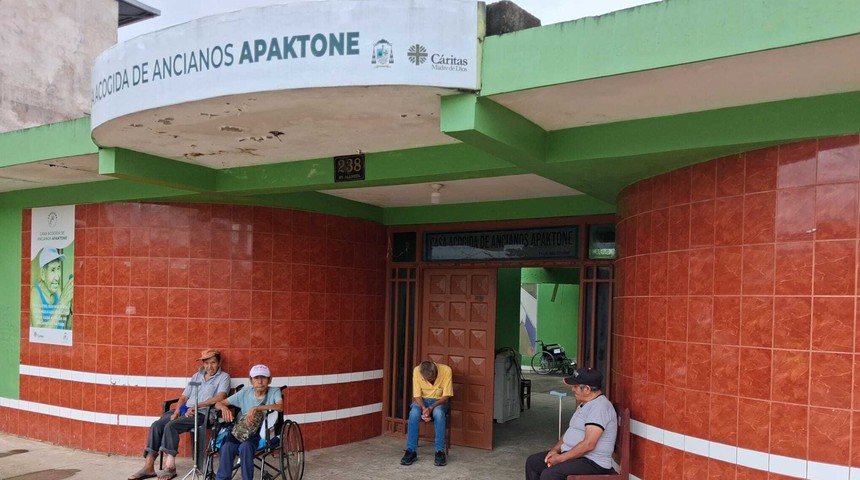 manuel-sayas-casa-ancianos-apaktone-4-noticia_imagen