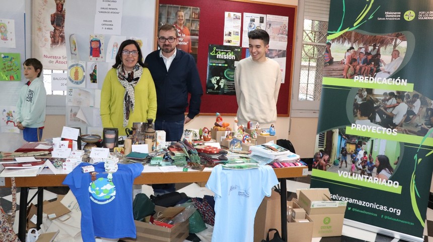 mercadillo-misioneros-dominicos-carmen-david-y-cristian-noticia_imagen