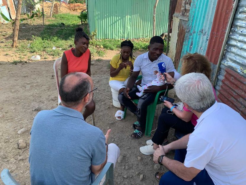 Patricia, Lander y Paco conociendo la realidad de los haitianos