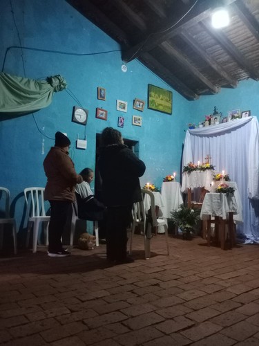 rezos por un difunto en San Roque González