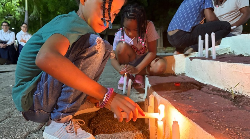 vigilia-por-la-dignidad-desalojos-villa-guerrero-encendido-velas-seibo-noticia_imagen