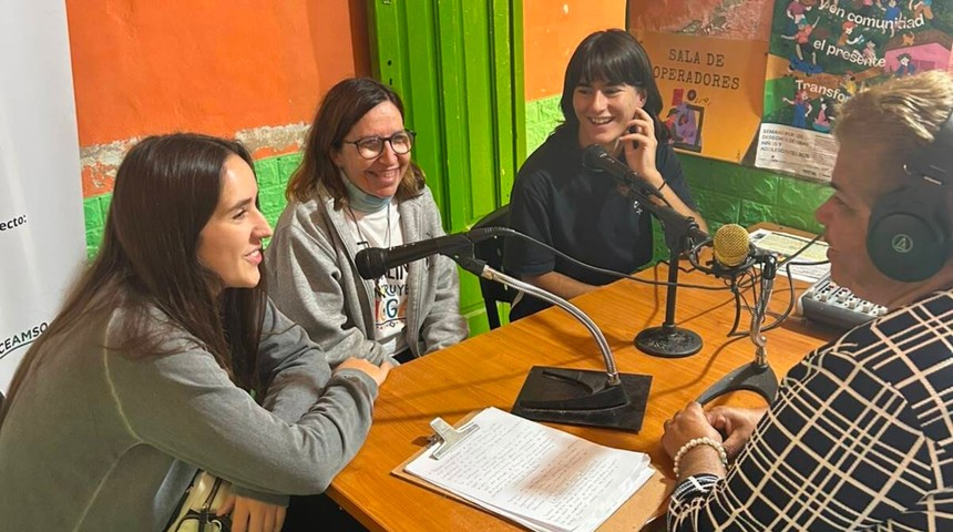 voluntariado-paraguay-blanca-leyre-y-carmen-radio-tape-pyahu-con-olinda-noticia_imagen